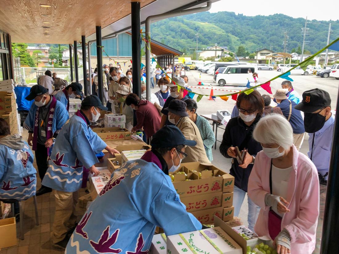 山清路Ⓡぶどう即売会の写真