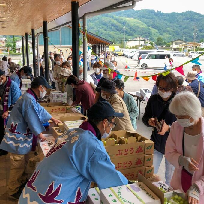 山清路Ⓡぶどう即売会の写真